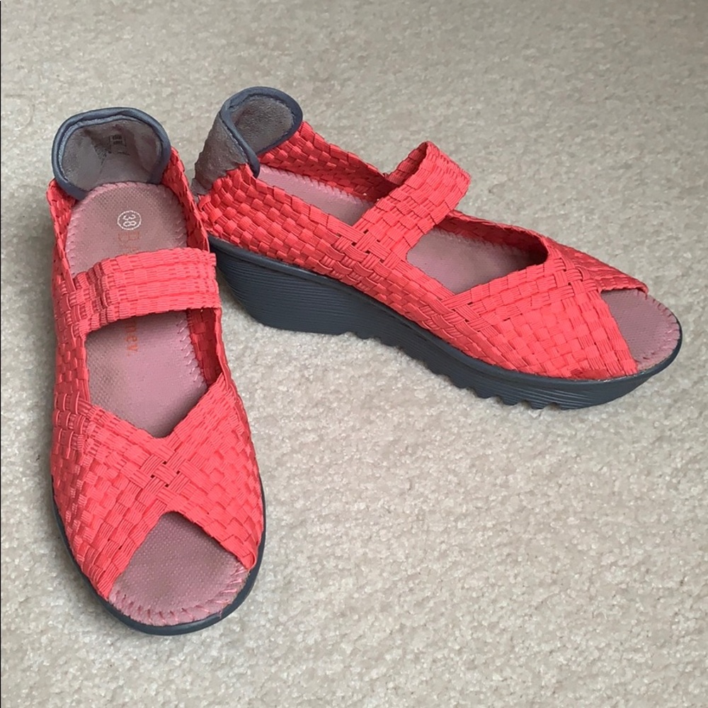 Coral Bernie Mevs!